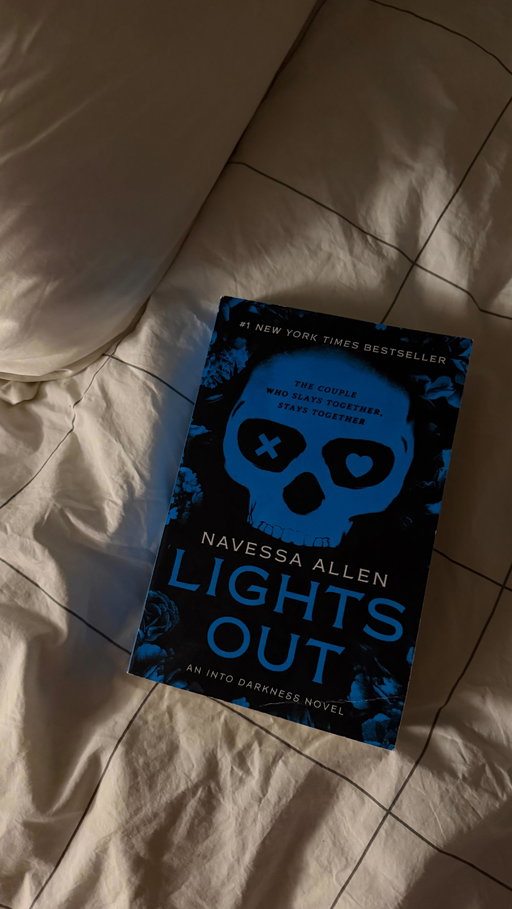 honest book review: lights out by navessa allen #bookreview