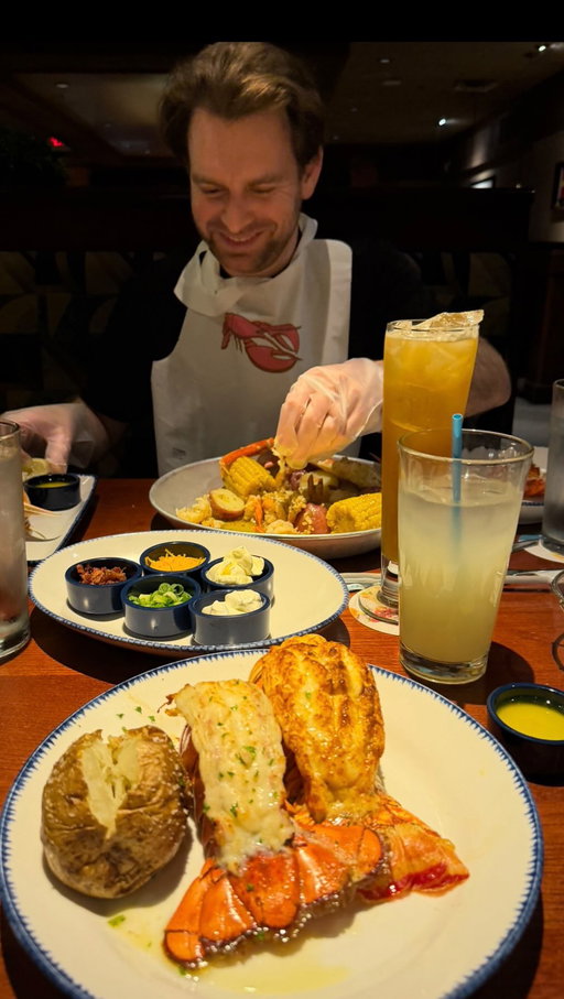 Storytime: best date I’ve ever had aka Limo Lobster Night🏆🤵🏻‍♂️🦞 #limolobsternight #redlobster #bestdatenight #ad #sponsored