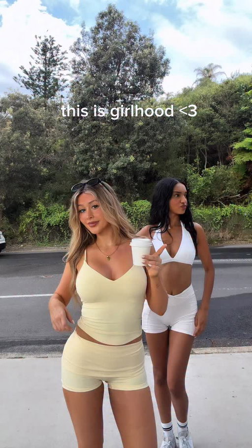 LOVED HER! Our pink power puff girly. I just love women’s energy like this. No meangirl judgemental vibes, just girlhood 🥹💕💅🏼
.
.
.
.
.
.
#pintereststyle #pinterestgirl #justgirlythings #girlhood
