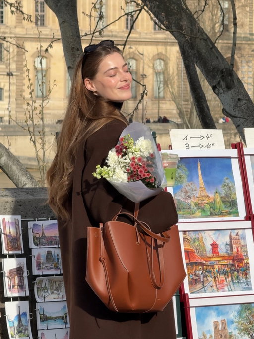 Didn’t realize how much i missed the sun 💐🌞
.
.
.
.
.
Parisian lifestyle, Paris street style, outfit of the day, OOTD Paris, brown aesthetic, chocolate brown coat, long wool coat, minimal chic, quiet luxury style, effortless elegance, French girl style, classic outfit, timeless wardrobe, neutral tones, autumn outfit, winter outfit inspiration, café date look, matcha moment, flower market Paris, bouquet aesthetic, romantic lifestyle, city walk, Parisian vibes, slow morning, soft feminine style, minimalist fashion, capsule wardrobe, luxury handbag, leather tote bag, warm tones outfit, art market Paris, Louvre area, chic and simple, everyday elegance, content creator Paris, aesthetic lifestyle, cozy chic, clean girl aesthetic, modern classic style, soft glam makeup, natural glow, Paris fashion inspo