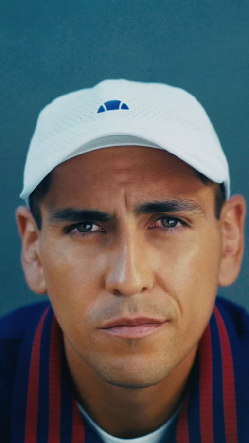 Paciencia y precisión. Alejandro convierte cada decisión en ventaja. A paso firme sirviendo en @chileopen 🎾