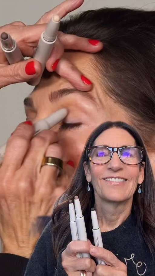 Stop stressing the hooded eyes.
A tip from the founder herself.

The Eyeshadow Stick makes it easy. 
Try it and see.