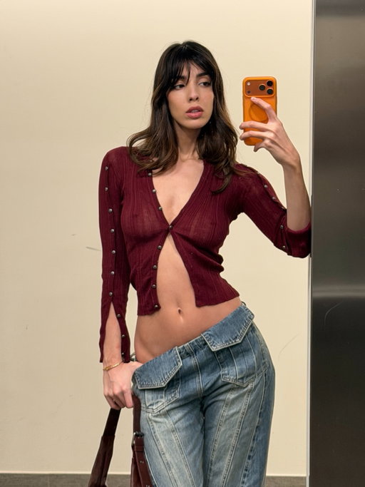Love taking selfies🤳 
 🔥 jeans 👖 @yj1ngzyzj