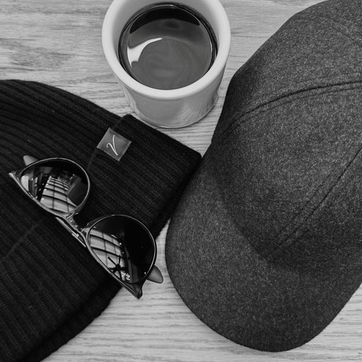 Winter essentials for daily wear. Pure fabrics know how to handle the elements. 100% wool flannel hats and 100% cashmere beanies.