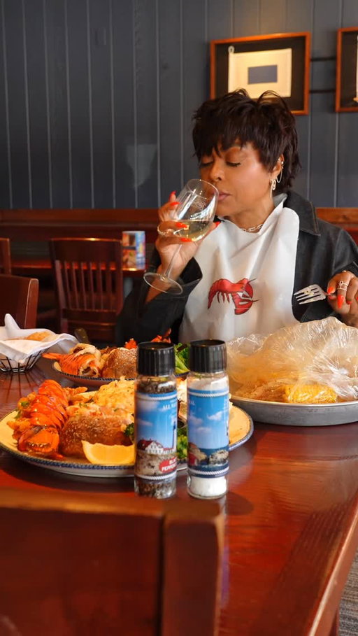 It’s official: Red Lobster is @tarajiphenson approved. 
 
Grab a seat as Taraji tries out the newest menu items from Lobsterfest, and be sure to grab a glass of @sevendaughterswines with your next Red Lobster meal 🦞