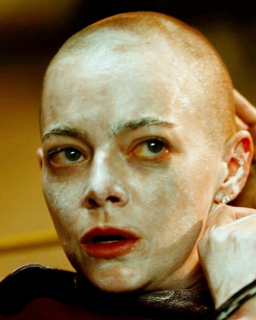 Where is my hair? 🤨 Bugonia is now streaming on Prime Video. 

🎭: #EmmaStone #JessePlemons #AidanDelbis
