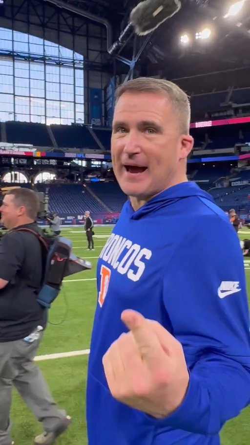 unfazed from 60 yards 😂

(via @mike_garafolo)