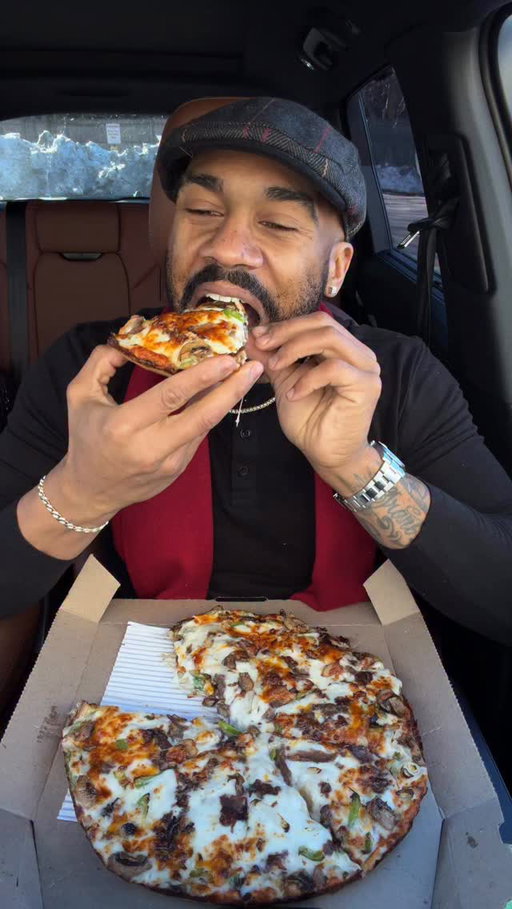 #ad The @dominos Best Deal Ever offer is back! Get any pizza with any toppings for $9.99 from 2/23-4/6. Use my link to get my go-to pizza today http://dominosbestdealever.com/kingschratz