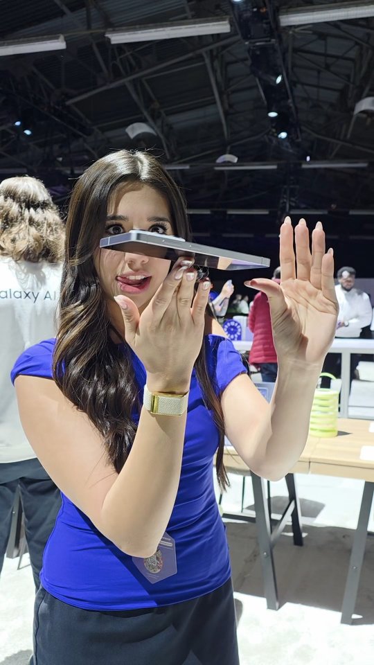 Balance your expenses by pre ordering the new @samsungmobileusa Galaxy S26 Ultra -- new & existing customers get the new Samsung Galaxy S26 Series for$0 - with eligible trade-in. (hit the link in bio) #GalaxyUnpacked #GalaxyAI