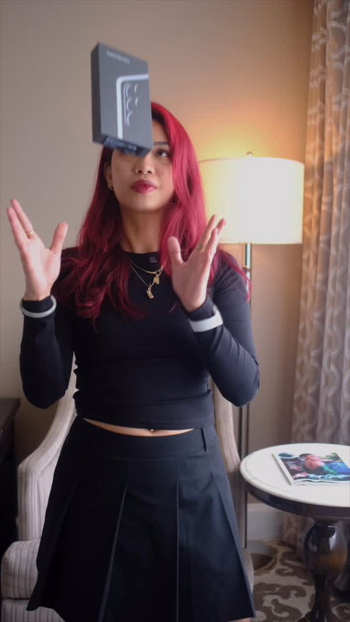help someone keeps throwin phones at meee 😂
 We have the #SamsungS26Ultra so yknow u guys are getting a vlog test soon! In the meantime, a quick unboxing AND immediately accessorized with a magsafe case! 

Als yapping about these phones in a more casual way on @isadoestech ! 

#isadoestech