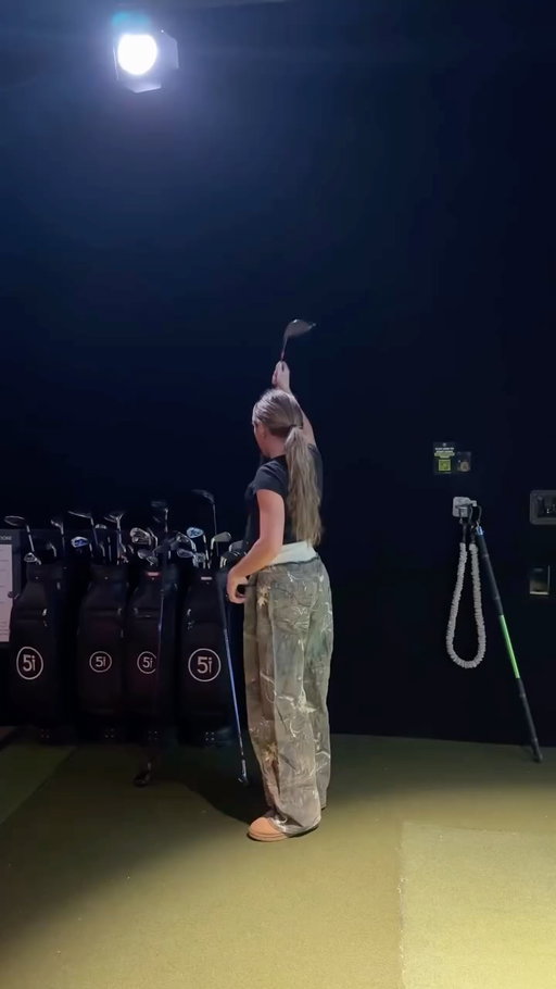 Indoor golf with $5 bottomless wings, fries & soda.. sign me up⛳️🍻 @fiveirongolf 

#boston #golf #fiveirongolf #bostonactivities #golfsimulator