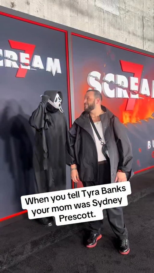 When you tell Tyra Banks that your mom was Sidney Prescott! 🔪 @screammovies @paramountpics