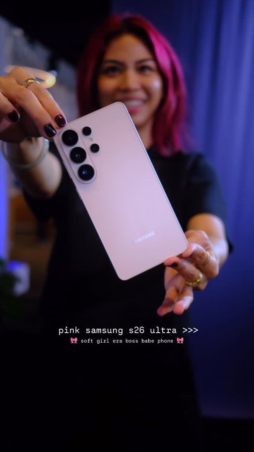 After years and years and years of waiting: There’s finally a pink Samsung Ultra device in my hands! The #SamsungS26Ultra was just announced and comes in Pink Gold (online editon)! 

Full vid is up on the channel! #isadoestech