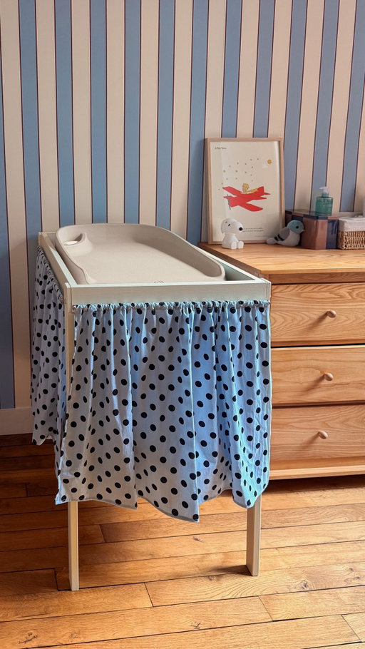 Mon tout premier IKEA Hack 🫠
j’ai décidé d’améliorer un peu la table à langer pour mon bébé, je trouve que cette couleur avec ce tissu, ce sera vraiment trop mignon dans une chambre d’enfants! 
•
•
Dit doityoursrlf baby nesting bedroom child