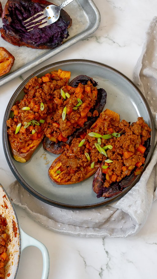 Sloppy Joe Stuffed Sweet Potato 🍠🍠🍠 A quick, cozy weeknight dinner that’s both nourishing and satisfying. Roasted sweet potatoes are stuffed with a veggie-packed turkey sloppy joe filling that’s smoky, lightly sweet, and full of flavour. High in protein and fibre, with antioxidant-rich purple sweet potatoes to support heart health and reduce inflammation. 

Comment “sloppy joe” below 👇 and we’ll send you the recipe link 🔗

Recipe + reel by @megan_rhn 

#holisticnutrition #highprotein #weeknightdinner
