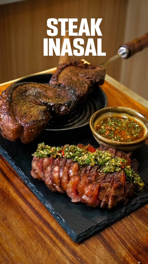 Steak Inasal 🔥🥩

Smoky, salty crust on the outside, juicy center inside, and that fat cap that just melts like butter. The beef is deeply flavorful and you can immediately taste the quality. This picanha from @lacarne.ph delivers exactly what premium meat should. Rich, tender, and full of character.

Finished with an inasal chimichurri inspired by Bacolod. Bright lemongrass, calamansi, and that punchy balance to cut through the richness. Premium beef deserves bold flavors. 🔥🔥🔥

Tag a carnivore!