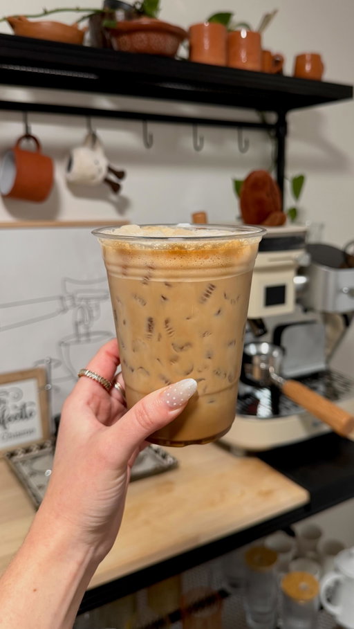 Salted Spanish Latte ☁️☕️🤍 no machine required 

I make a Spanish latte at least 3-4 times a week porq it uses such simple ingredients pero it coms out so creamy and delicous - les quería enseñar that you don’t need an espresso machine to get a really good Spanish latte as well! 

For this latte you’ll need:
• 2 tsp instant espresso 
• 1 tbsp sweetened condensed milk
• dash of cinnamon 
• pinch of salt (optional) 

#spanishlatte #instantcoffee #coffeeathome #homecafe #coffeerecipes