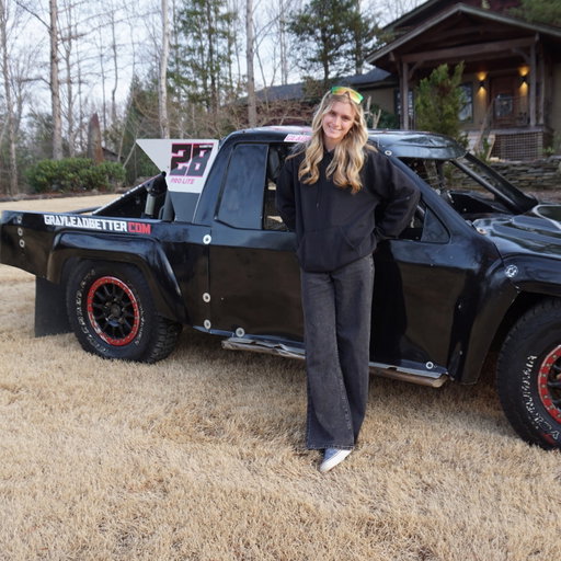 good hair day and a clean truck, can’t miss taking the photo 🧸
•
•
Just because I’m going desert racing doesn’t mean we’re stepping away from short course, this sport will forever have my heart ♥️