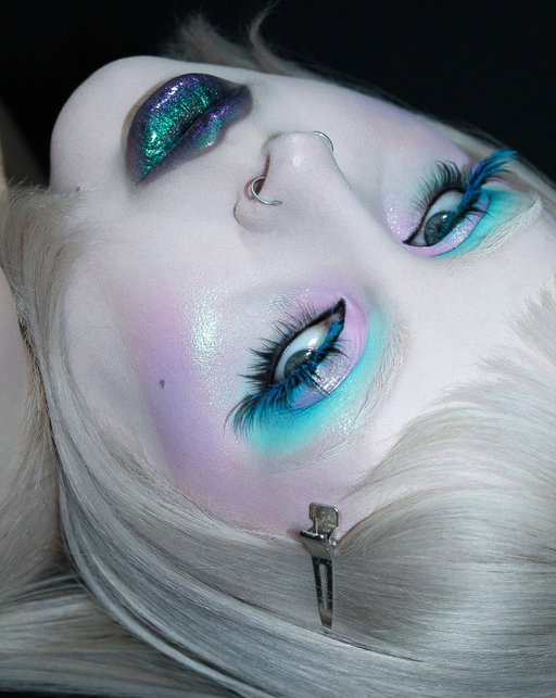 She’s so Barbie Fairytopia Mermaidia °‧🫧💖｡°🐚 ྀ࿓

Photos of the look I created for @glisten_cosmetics with no obligation to post of course, just had to share this color story༄.°

Products used (gifted):

•Bliss Eyeshadow palette for eyes and cheeks 
•Black Spectra Eye Pencil
•Sea Blue Spectra Mascara 
•BayBerry Juicy Lip Tint 
•Atlas Chroma Gloss 
#creativemakeup #duochromemakeup #duochromeeyeshadow