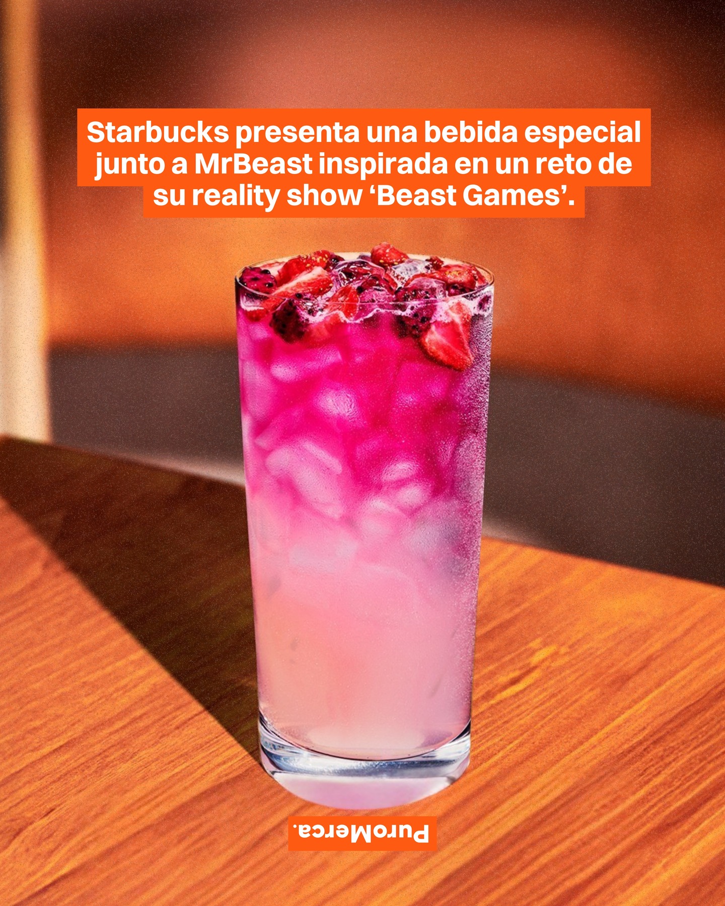 Starbucks anunció una colaboración especial con MrBeast para lanzar Cannon Ball, una bebida de edición limitada que estará disponible en Latinoamérica y el Caribe, conectando entretenimiento digital con experiencias físicas en tienda. ☕🧊

La propuesta nace a partir del Cannon Ball Challenge de la segunda temporada de ‘Beast Games’, el reality transmitido por Prime Video donde 100 participantes compiten por un premio de cinco millones de dólares. 🎮🏆

Durante la grabación del programa, los concursantes tuvieron acceso permanente a una tienda dentro de Beast City, integrando la marca de forma orgánica en la dinámica del show y reforzando su presencia como parte cotidiana de la experiencia. 📺💥

Cannon Ball combina una limonada con sabores de Strawberry Açaí y Mango Dragonfruit Refreshers, servida fría y acompañada de fruta liofilizada, apostando por un perfil visual atractivo y un sabor refrescante. 🍓🐉

La bebida estará disponible del 20 de febrero al 6 de marzo de 2026 en mercados como México, Argentina, Chile y Colombia, en tiendas seleccionadas. ¿Te gustaría probar esta bebida especial de Starbucks con MrBeast? 🍵📍

📸: Starbucks

#PuroMerca 🧡