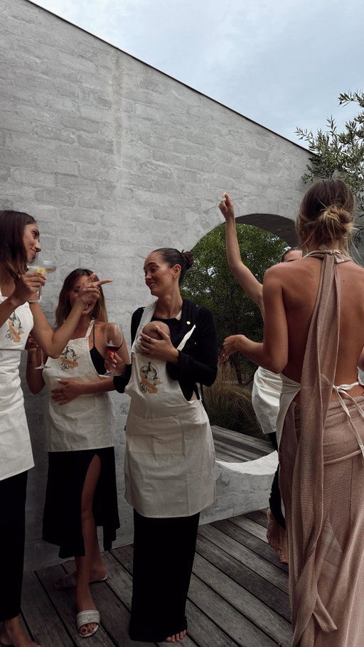 @iliketoomuch brought the lesson, @shannon_lawson brought the energy. 
Pasta making with the girls was such a highlight of our trip! Definitely recommend if you’re after a unique experience in the Melbourne and Peninsula area 🤍🍝

#melbourne #pasta