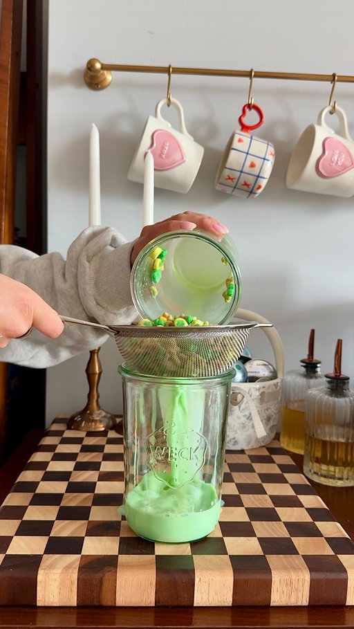 Your favorite cafe’s cereal milk latte really is that easy to make at home. Now who’s ready to make a Lucky Charms latte? 🍀

#cerealmilk #cerealmilklatte #luckycharmscereal #luckycharmslatte #stpatricksday