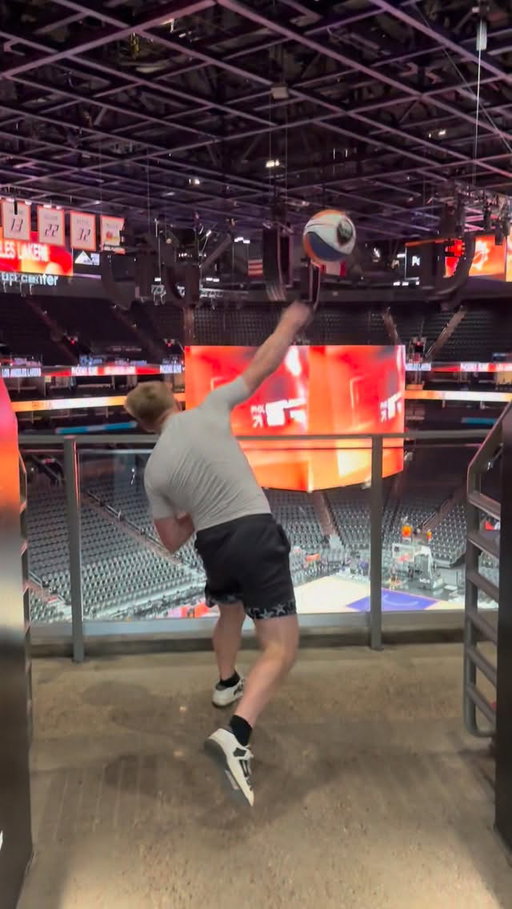 HOW DOES @tristanj22 DO IT!?!? 🤯😳