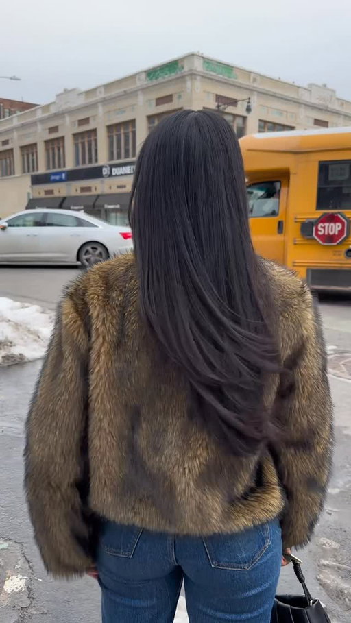 $20 is literally unheard of 🤯 
Wash and sets are $20-25 and if you would like to skip rollers it will be $30-35. (Tip not included)
•
•
#nychiddengem #dominicanhairsalon #affordablenyc #nychairsalon