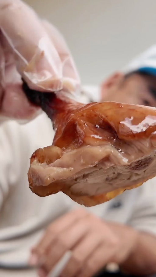 Ruby's vs. Sam's. South El Monte is a roast duck destination 💛 what do you guys think?

#roastduck #roastpork #sgv