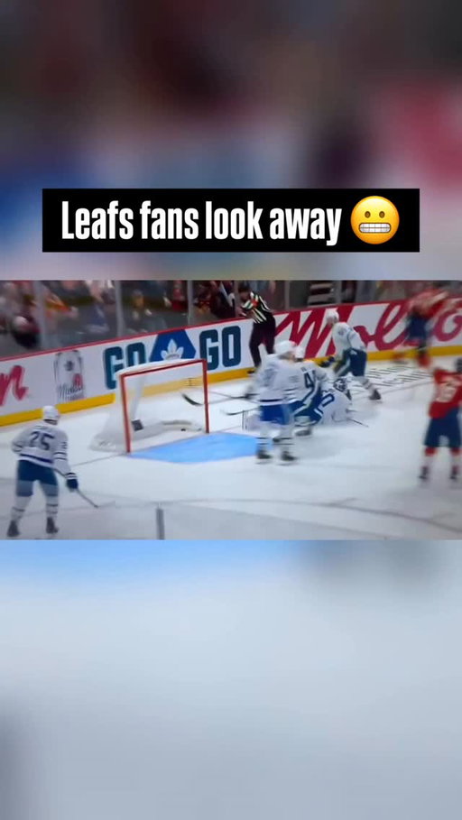 Well that’s certainly a different way to defend the puck.. 🎥: @samamckeeto 

#mapleleafs #torontomapleleafs #hockey #nhl