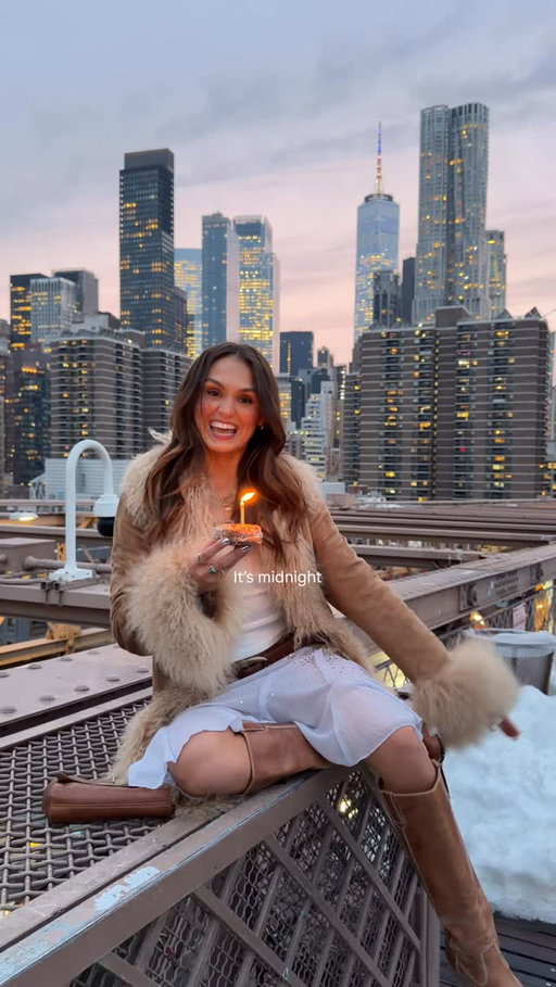🌟🌟🍎🍎🍎 turning 27 in my fave city 🥹🥹🥹✨✨this place will forever have a special place in my heart 🫶🏻!! Crazy to think my very first trip to NYC was for dads 50th birthday almost 15 years ago 🌈☁️!!! Somehow we are in the late 20s now which feels very serious 😂💘 but trying not to let growing up scare me anymore because it is & always will be A PRIVILEGE TO AGE 🥹✨