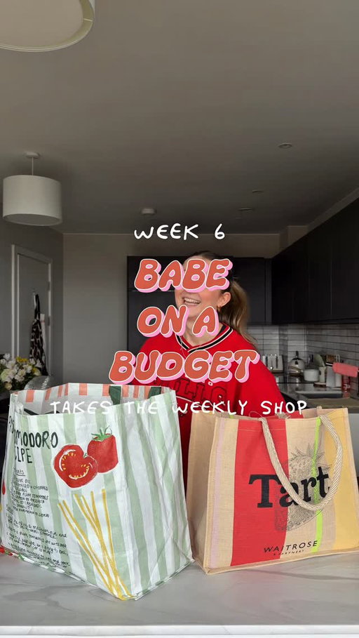 WEEK 6: BABE ON A BUDGET, TAKES THE WEEKLY SHOP! 🛒🩷

Girlies, presenting to you, your £35 (!!) weekly food shop to include…

🤠 FIVE MAIN VEGGIE MEALS
🍴 LEFTOVERS TO COVER YOU FOR LUNCH
🍳 A BREAKFAST OPTION
❌ NO WASTE !! HEHE

Although this technically serves 1 (as it’s literally how I eat lol) it could so easily cover 2 of you if you throw in a couple of extras which I’ll chat through in each caption!

Please do feel free to shop around, you may well get it cheaper! 🫰🏼

YOUR SHOPPING LIST:

- 2kg White Potatoes
- 2 Red Onions
- 200g Tenderstem Broccoli
- 325g Baby Plum Tomatoes
- 6/8 Veggie Sausages
- 125g Mozzarella Ball 
- 190g Red Pesto
- 200g Extra Firm Tofu
- Mild & Smoky BBQ Seasoning
- 500g Cornflakes Cereal
- 500ml Mayonnaise 
- Stonebaked Ciabatta Rolls x 4
- Little Gem Lettuce
- Pickled Red Onions
- 1 Red Pepper
- 300 Veggie Mince
- 400g Chopped Tomatoes
- Kidney Beans in Chilli Sauce
- 500g Macaroni Pasta
- 220g Cheddar Cheese
- Sourdough Loaf
- 12x Eggs
- 250g Hot Honey
- 225g Halloumi Cheese
- 157g Sweetcorn
- Avocado
- 1 White Onion
- 1 Carrot
- 300g Mushrooms
- Gravy Granules

🤠 = £35.46

(I shopped online via Sainsbury’s, using offers at the time of purchase so this will vary!)

STORE CUPBOARD INGREDIENTS: 

- [ ] Oil
- [ ] Minced Garlic
- [ ] Chilli Flakes
- [ ] Dried Parsley
- [ ] Plain Flour
- [ ] Smoked Paprika
- [ ] Salt & Pepper
- [ ] Hot Chilli Powder
- [ ] Mixed Herbs
- [ ] Cayenne Pepper
- [ ] Veggie Stock
- [ ] BBQ Sauce
- [ ] Tomato Puree
- [ ] Dried Rosemary

OPTIONAL: Frozen Peas, Marmite, Butter

I’ll be posting a recipe every day so please do follow along. 

PS, there are 5 meals because it’s a lot of food so, you’ll easily be fed for 7 days if you want to be !! 🩷

#veggierecipes #budgetfoodshop #weeklyfoodshop