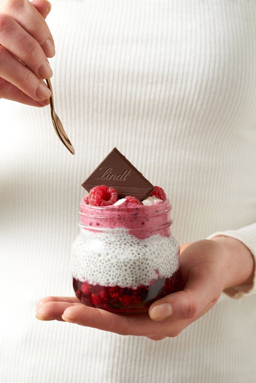 Snack break goals: chia pudding, fresh raspberries, and a sprinkle of Lindt chocolate. 🍓🍫👌⁣
⁣
Easy, delicious, and ready in minutes. What’s your favorite quick snack?⁣
⁣
#SnackTime #LindtChocolate #HealthyTreat #QuickDessert #ChiaPudding #SweetBreak