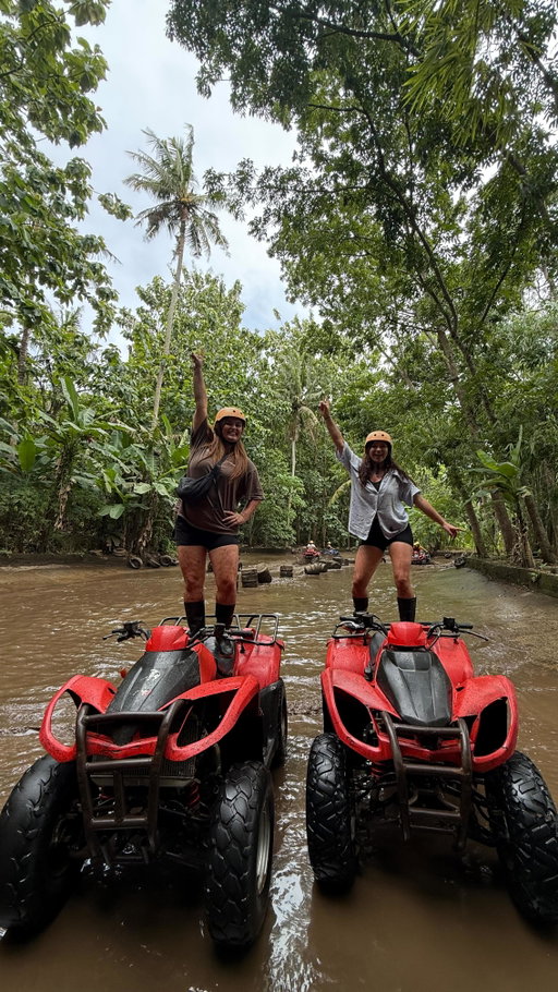 Not a nonchalant bone in our bodies (you can hear my laugh across the globe). 😭😭😭😭

 #bali #explore #travel