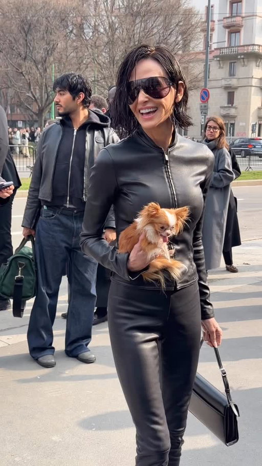 #DemiMoore isn’t afraid to switch up her beauty look, and at Demna’s first @Gucci runway show this afternoon, the actor debuted a wet-look bob. Click the link in bio for all the best front row moments at #MilanFashionWeek so far.
