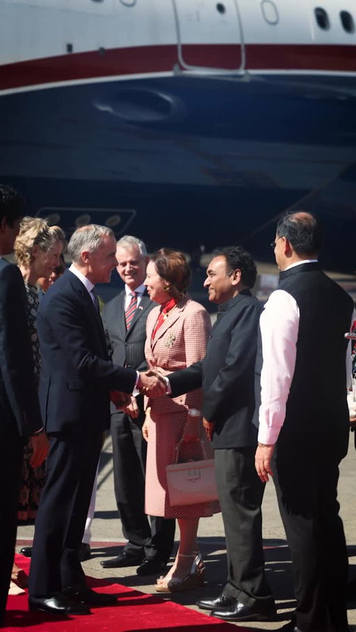 India is the world’s fastest-growing major economy.

We just arrived in Mumbai to meet with business leaders — and forge partnerships that will unlock new opportunities for Canadian workers and businesses.

—

L’Inde affiche la croissance la plus rapide parmi les grandes économies du monde.

Nous venons d’arriver à Mumbai pour y rencontrer des dirigeants d’entreprise et établir des partenariats qui offriront des possibilités aux entreprises et aux travailleurs canadiens.