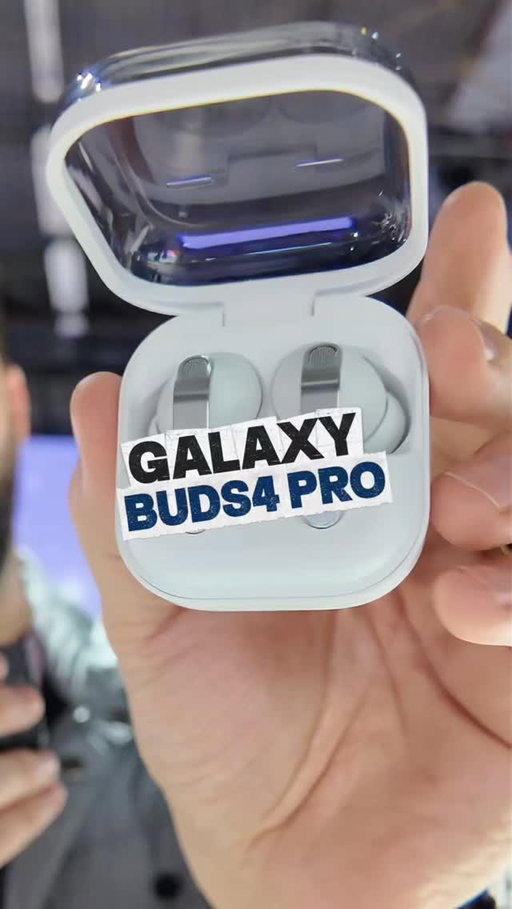 Muchos lo pidieron y ahora los GALAXY BUDS4 Pro LO TIENEN 👀
Además de gestos con la cabeza tienen otras novedades clave como por ejemplo su rediseño, no solo en auriculares sino también en su estuche. También bajos más potentes y traducción de más idiomas en vivo (ahora 22).

¿Qué te parece? Crees que fue una buena decisión el cambio de diseño?