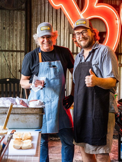 What a dream to have @motzburger at @hotstuffneworleans last night!!! I finally got a burger (po’boy) from the hamburger scholar himself!!! Link to blog on this delicious pop-up in my bio. 🔥🍔💃🏻#EatDrinkTravelYall #HotStuffNewOrleans #HamburgerAmerica