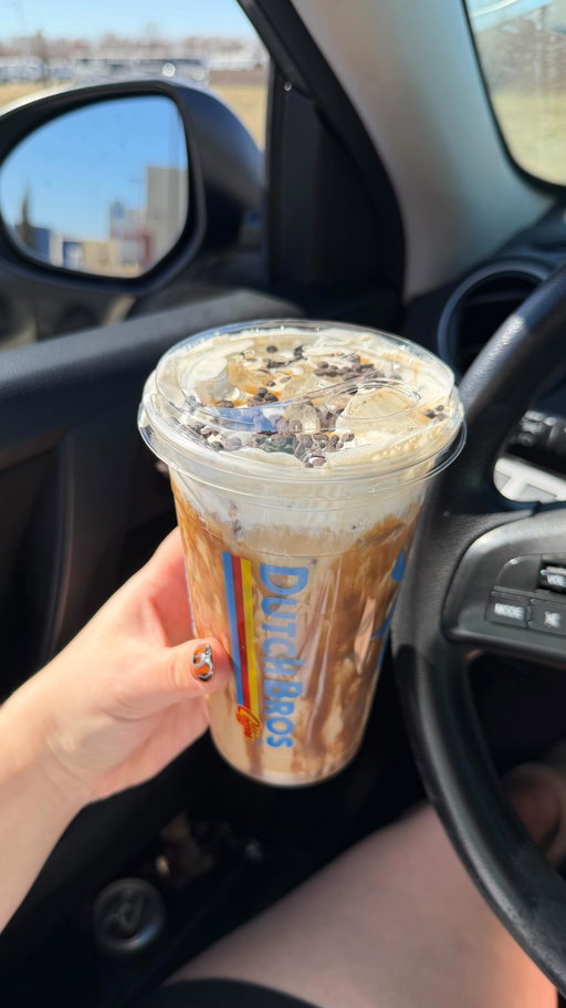 New Drinks have arrived @dutchbroscoffee - so I obviously had to go give the new Brown Butter Chocolate Chip Cold Brew a try, loved it of course 🫶🏼 I think I’m going to try the Fruit Punch Rebel tomorrow because I need to try the candy straw 😛

#dutchbros #cookielatte #dutchbroscoffee