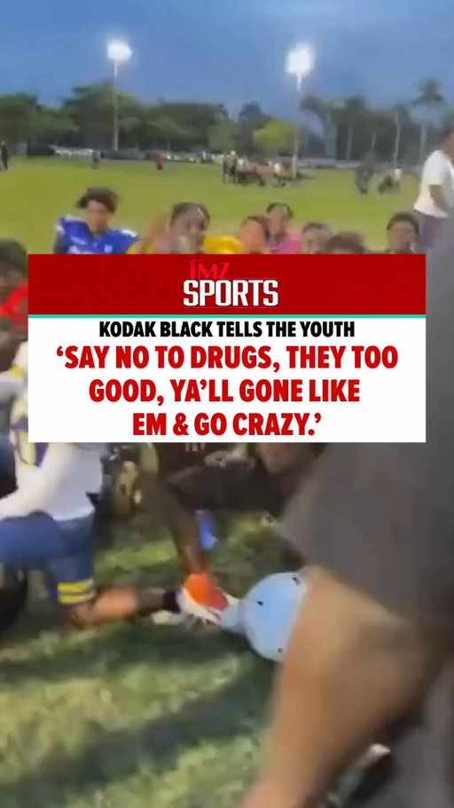 Kodak Black spoke to a youth football team to spread the message “say no to drugs, they too good, y’all gone like 'em and go crazy”. 😭😂