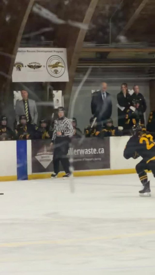 @raitt23 with the GOAL OF THE YEAR!

@wloowhky leads 6-0 through two.

🎥: @_ana127_ 
🎙️: @adammcg_1983 

#GoBlackGoGold