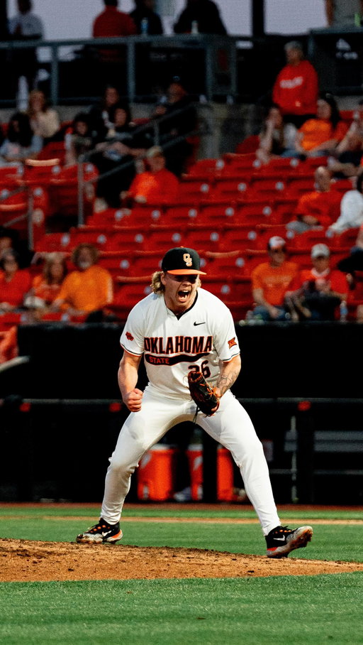 NOAH E𝐖𝐄𝐂𝐇TRIC

0 runs and 4 K’s through two innings to close the door on the Bearkats 

#GoPokes | @noahwech_06