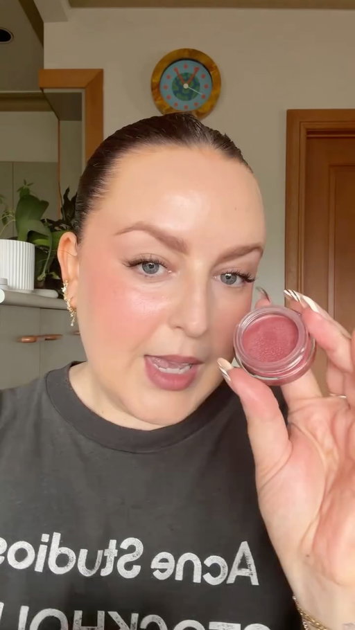 @chanel.beauty vital beige 

#chanelmakeup #chanelbeauty #chanelblush #blushbalm #creamblush
