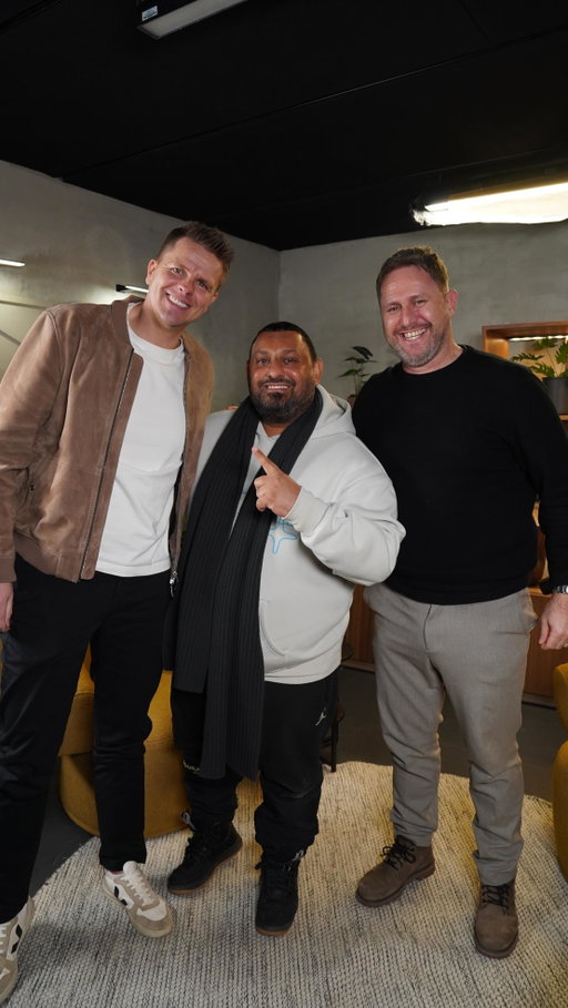 Our very own @jakehumphrey vs. @princenaseemhamed_ in the ring… who’s taking home the win? 🥊😂

You can watch our full episode with Prince Naseem Hamed right now on YouTube and listen on all podcast platforms!

Comment “PNH” and we’ll DM you a link! 🔗