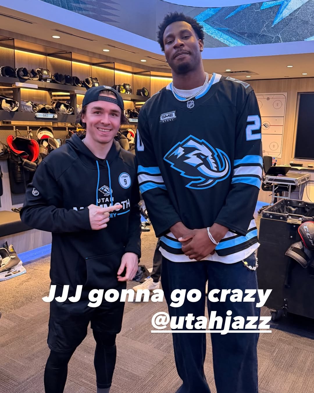 @utahmammoth 🤝 @utahjazz 

Clayton Keller was pumped to link up with Jaren Jackson Jr. (@jaren) after last night's game! 

(📸: @claytonkeller19)