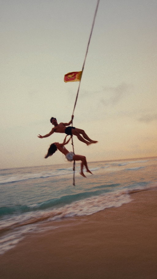 Who would have thought swinging with your friends could be this fun 

#cinematic #lifestyle #acostus