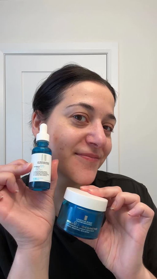 My skin has been so dry this winter. Did a super hydrating routine this morning with some faves from @larocheposay and trying their new #hyalu B5 moisturizer. It’s got 3 molecular weights of hyaluronic acid, vitamin b5, and ectoin for hydration and barrier support. Topped it all off with my absolute favourite #anthelios spf. *press samples #hyalub5 #larocheposay #skincareroutine