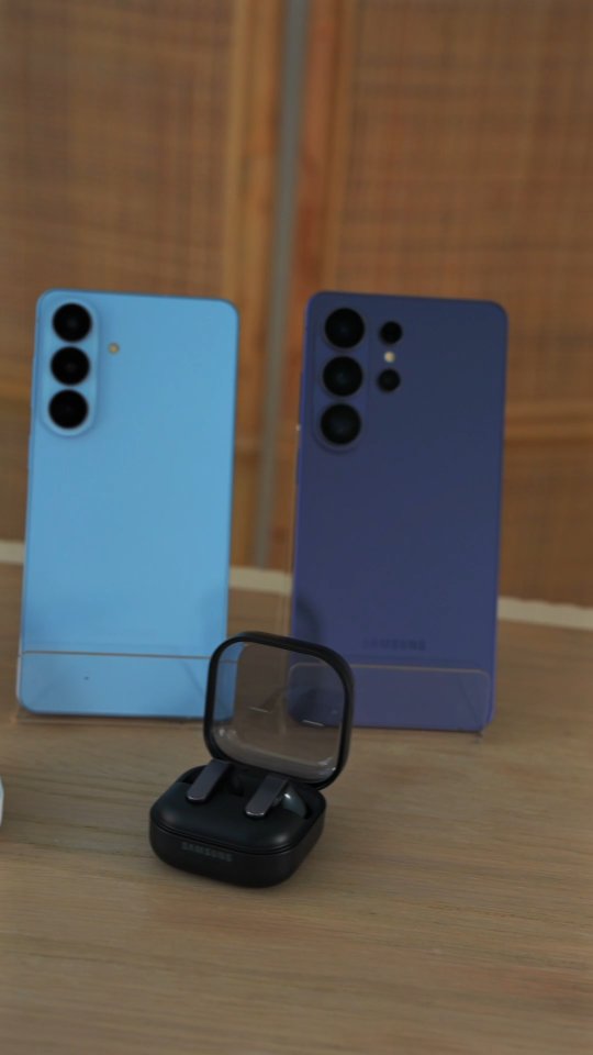 The Next Big Thing is HERE. 📱🎧

Pre-order the Samsung Galaxy S26 Series and the new Buds4 today at Best Buy Canada.

Don't just watch the hype - own it. Tap the link in bio. ✨

#GalaxyS26 #SamsungGalaxy #BestBuyCA #NewTech #GalaxyBuds