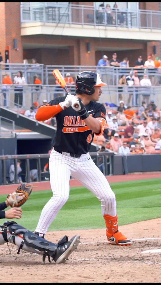WHAT A DEBUT

@deaconpomeroy goes yard on the first pitch he sees as a Cowboy

#GoPokes