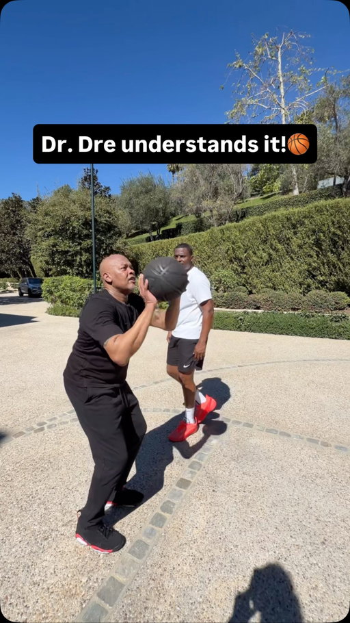 Dr. Dre understands it now!🏀 94degrees and he trained for almost two hrs! He’s a living legend that deserves his flowers. True inspiration.👏🏾👏🏾
-
Player: @drdre 
Passer: @wiggidy_whack 
Film: @niceshotnate 
Trainer: ( @lethalshooter ) 
#NBA #DrDre #LethalShooter